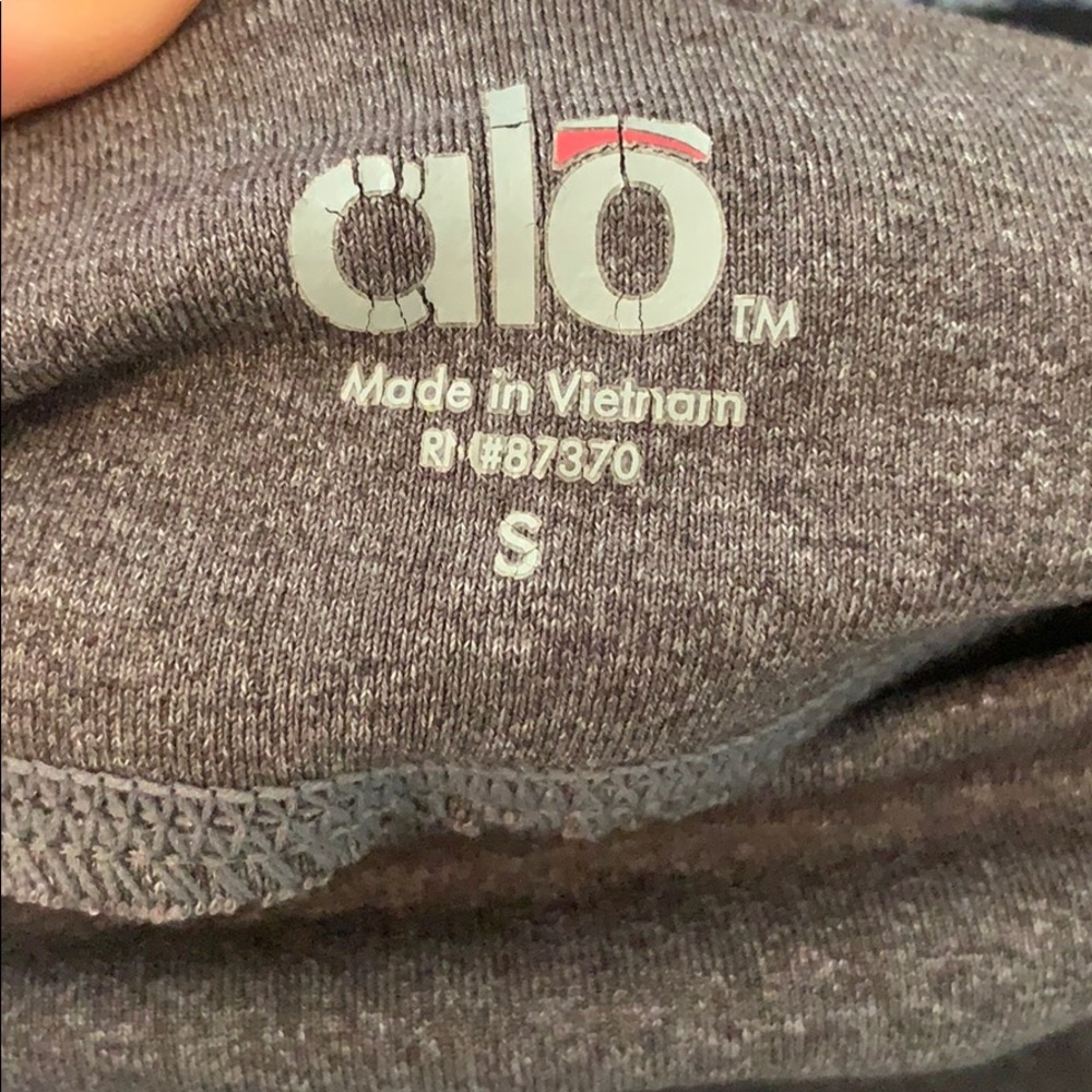 ALO Yoga Gray Capri Leggings w Ruching (S) - Picture 4 of 4